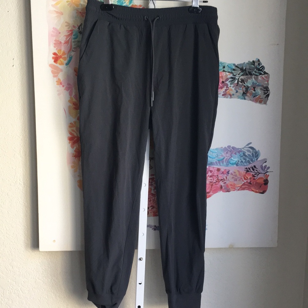 ALO Yoga Men's Dark Gray Jogger Pants - Drawstring Waist